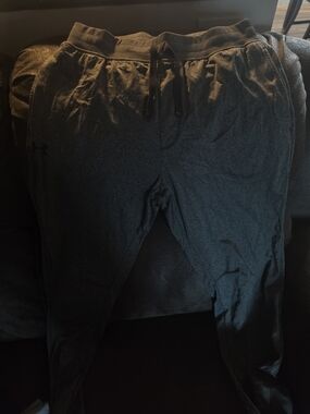 Under Armour Men's Dark Gray Jogger Sweatpants